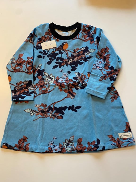 Kjole med lange ærmer. Størrelse 74