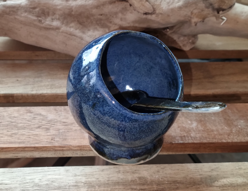 Saltkar -  dyb blå med ske, 9 cm