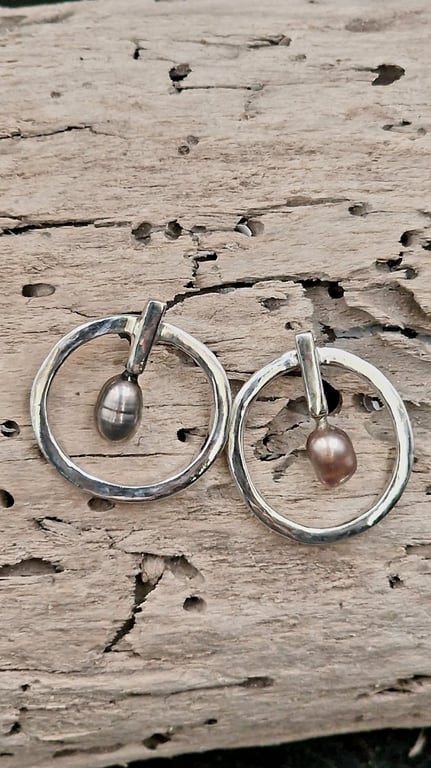 Mørke perle ørestikker