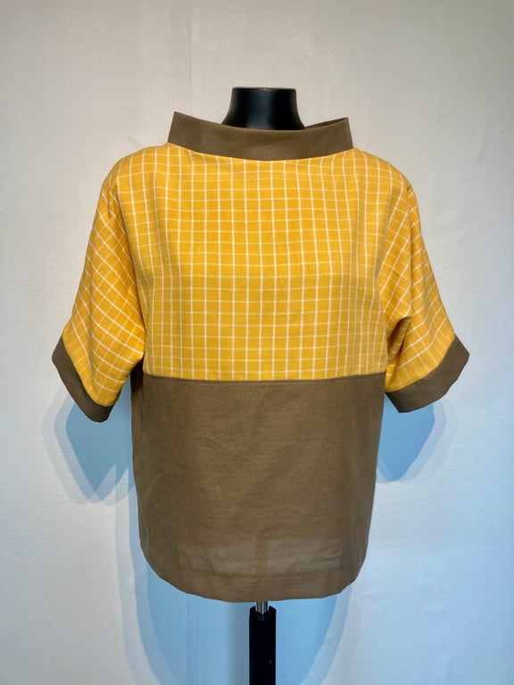 Trine-bluse i solgul og brun billede 3