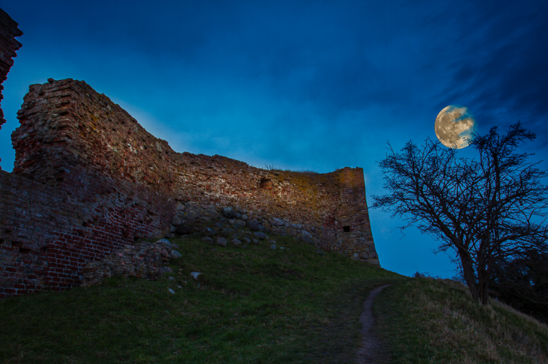 Vordingborg slotsruin en kold efterårs aften