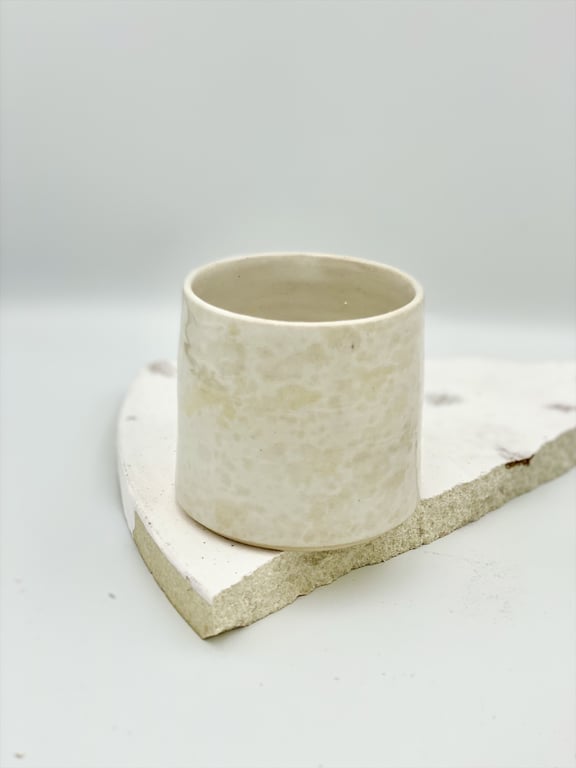 Hvid med struktur uden hank