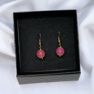 Lyserød øreringe  – produktbillede