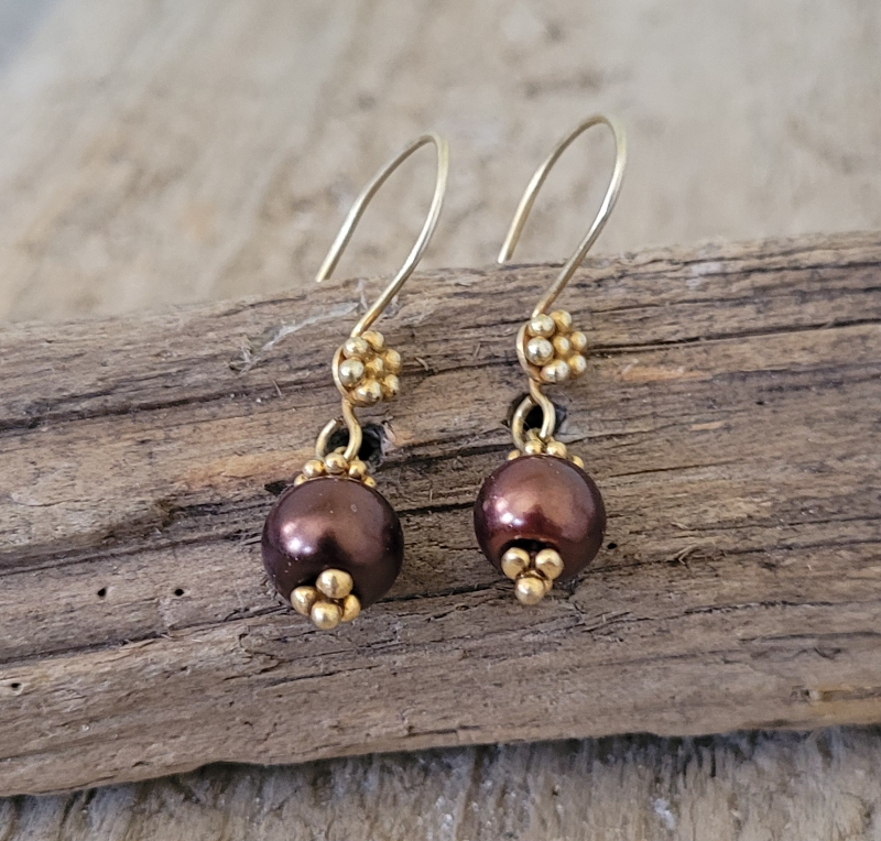 Ørekroge med ferskvandsperler.