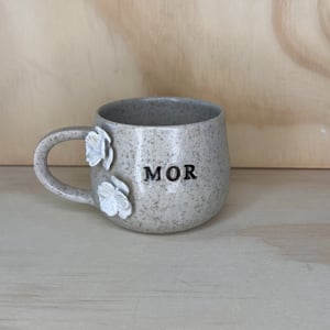 Mor-kop med blomst HVID – produktbillede