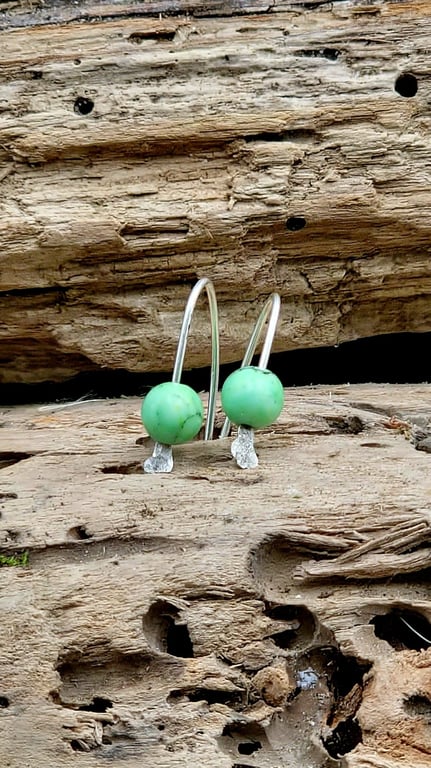 Grønne howlite ørekroge 