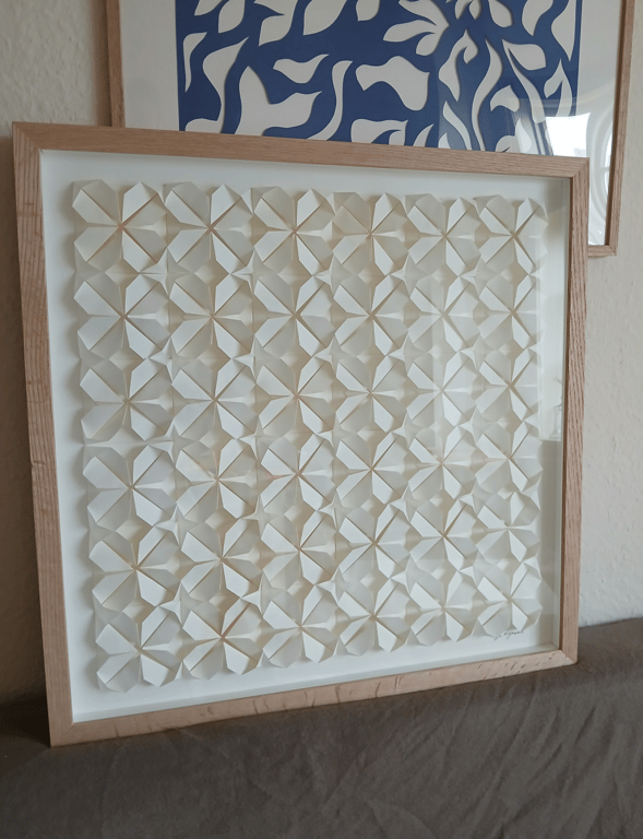  50x50cm foldet papirværk . Naturhvid,indrammet  billede 2