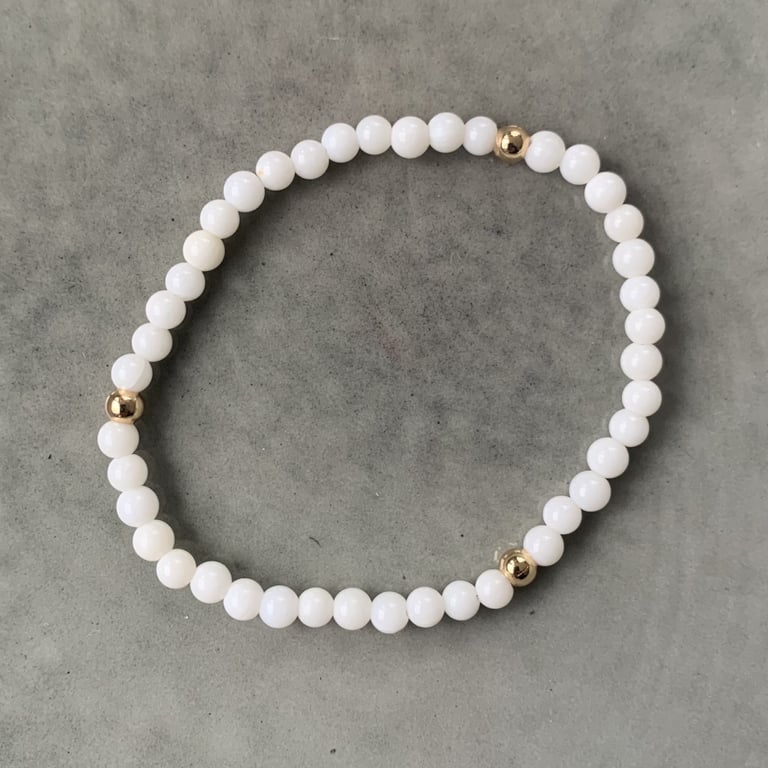 Hvid koral armbånd 4mm