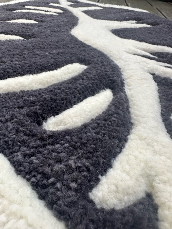 Tuftet gulvtæppe – Mund i grå og hvid  (80x50 cm) billede 3