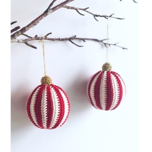 Stribet Julekugle – produktbillede