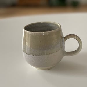 Buttet kop, skifer/cremehvid – produktbillede