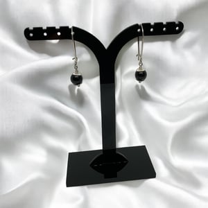 Sorte øreringe  – produktbillede