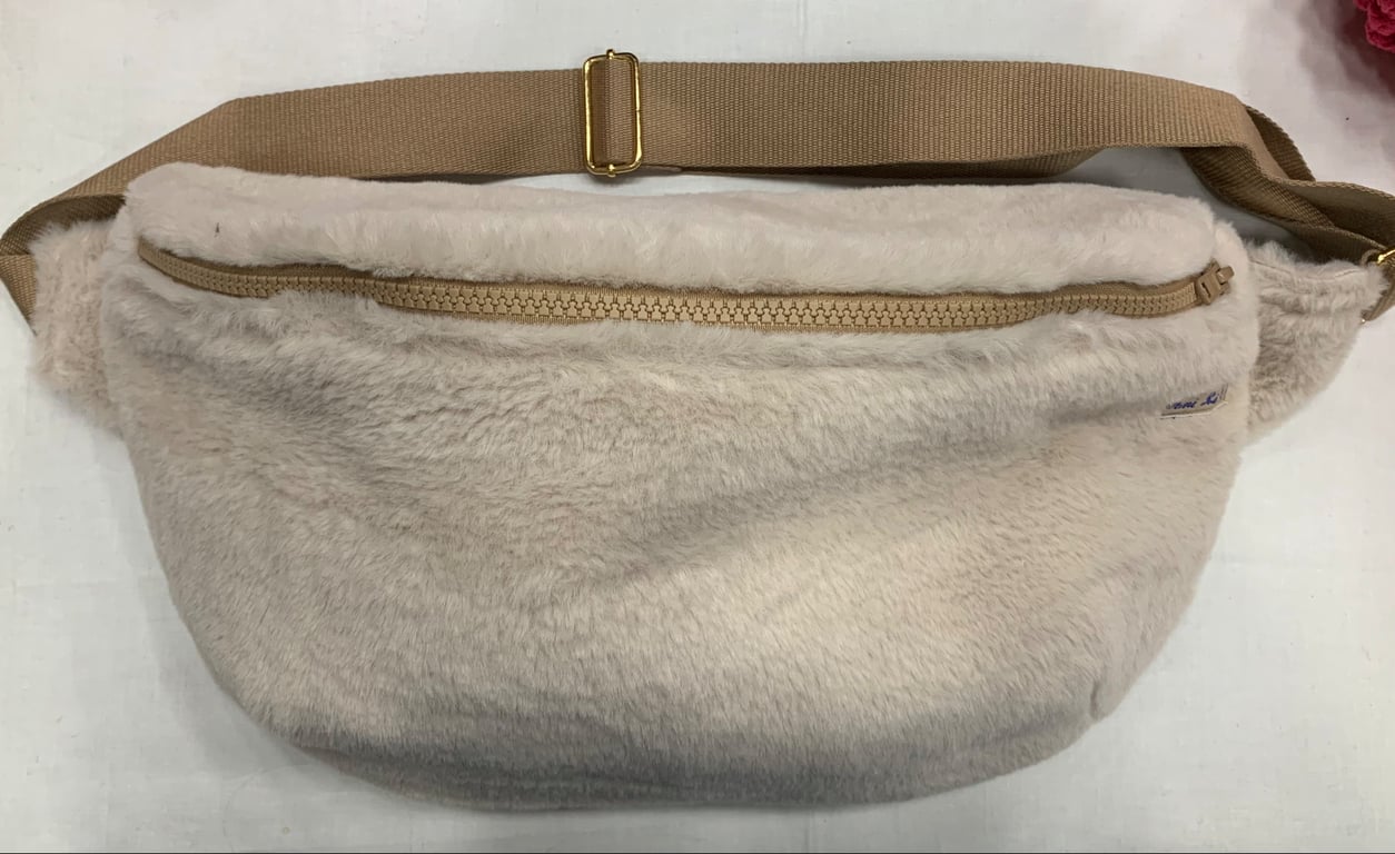 Bæltetaske i imiteret pels 