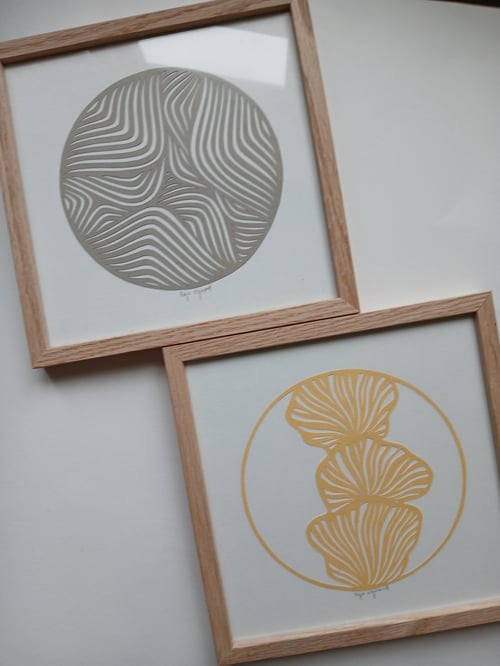 20x20cm papercut, beigegrå, indrammet