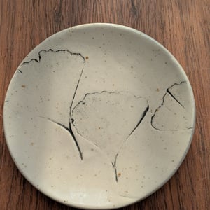 Lille tallerken med Ginkgo biloba  – produktbillede