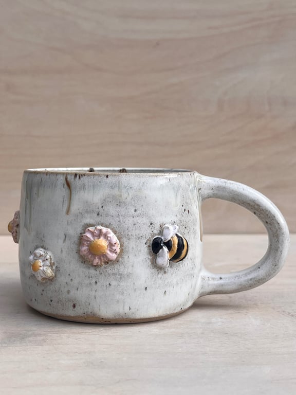 Tusindfryd krus. 360 ml. H: 7 cm