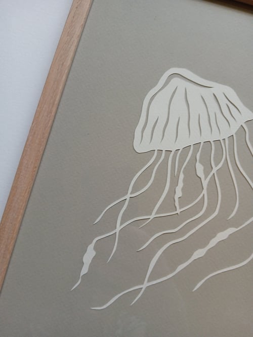 A4 - gople nr 77 - beigegrå, indrammet