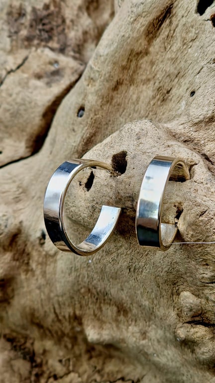 Brede cirkel ørestikker.