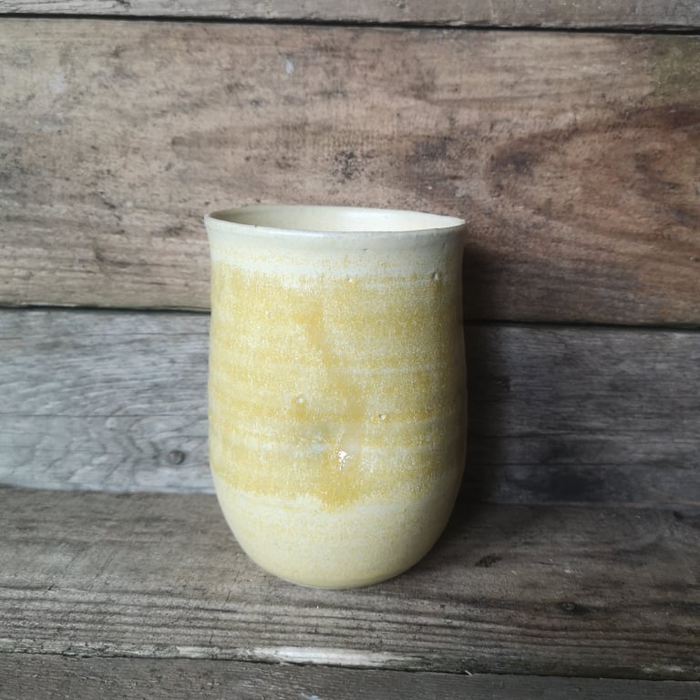 Tryk kop i gul glasur