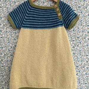 Digital opskrift: Gavstrik kjole (barn)   – produktbillede