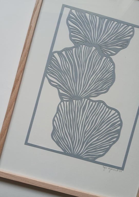 A3 papercut, dueblå, indrammet  (2)