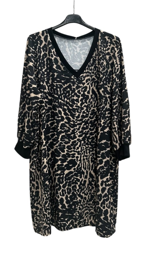 Margrethe dress. Leopard. Onesize 38-48. (2)