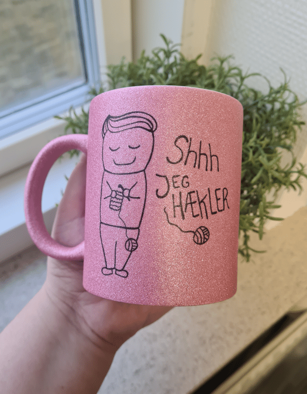 Krus: shhh jeg hækler (kort hår) Pink Glimmer