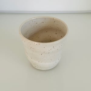 Spiralkrus råhvid med nister – produktbillede