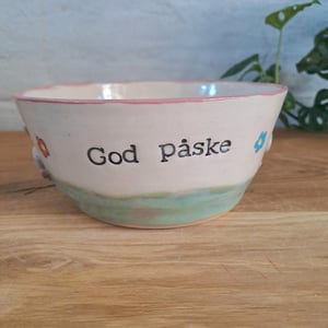 Påskeskålen er 8 cm høj og 17 cm i diameter – produktbillede