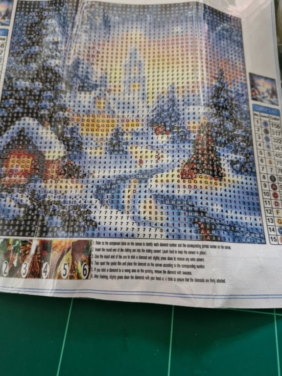 Her er der et rigtig pænt vinter billede med et hus på den er 20/20  