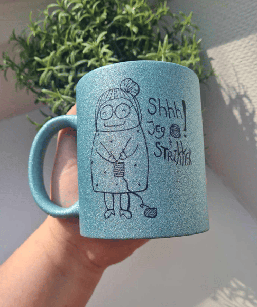Krus: shhh jeg strikker Lys Blå Glimmer