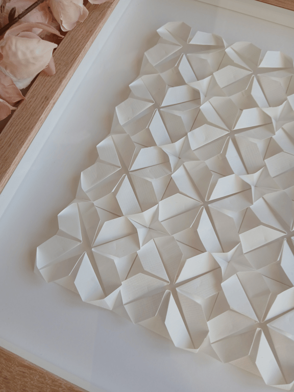 30x30cm Foldet papirværk. Hvid, indrammet  billede 3