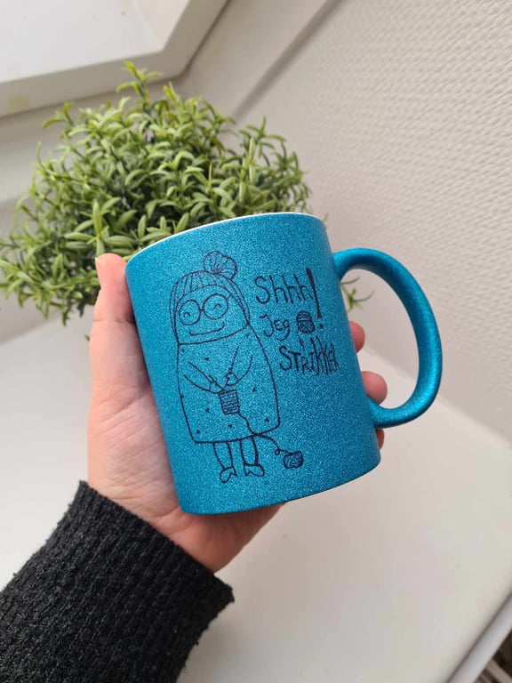 Krus: shhh jeg strikker Blå Glimmer