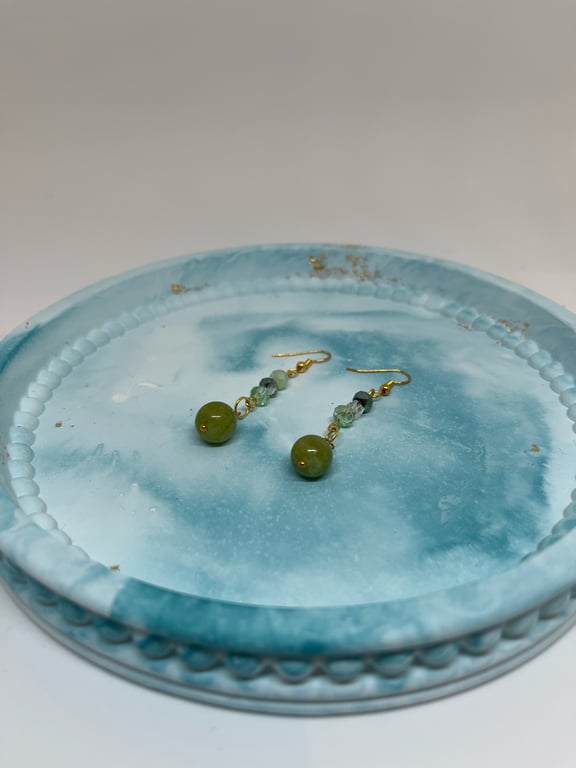 Efterårs øreringe med grønne perler og Jade sten. billede 2