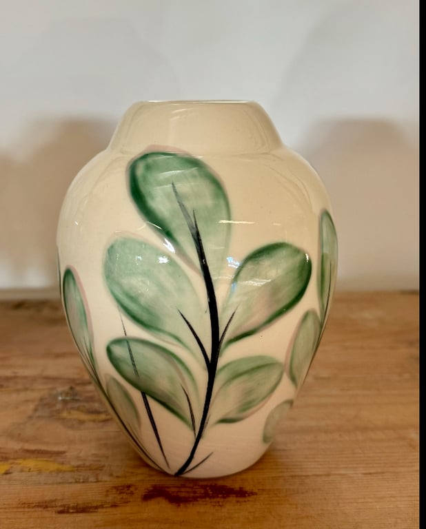 Lille unika vase 14 høj Hånddrejet og håndmalet 