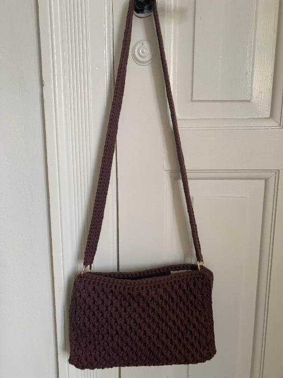 Brun hæklet flet cross-body taske billede 2