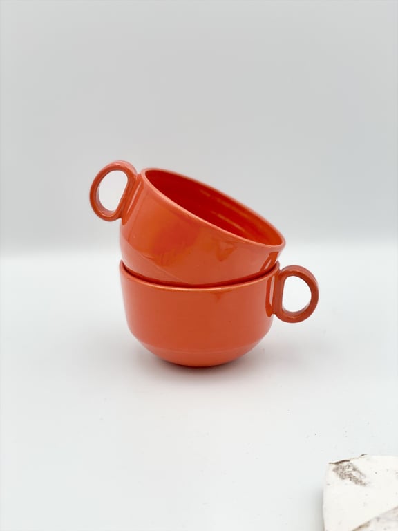 2. sortering: Knaldrød med hank