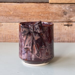 Sløjfekop i mørkerød – produktbillede