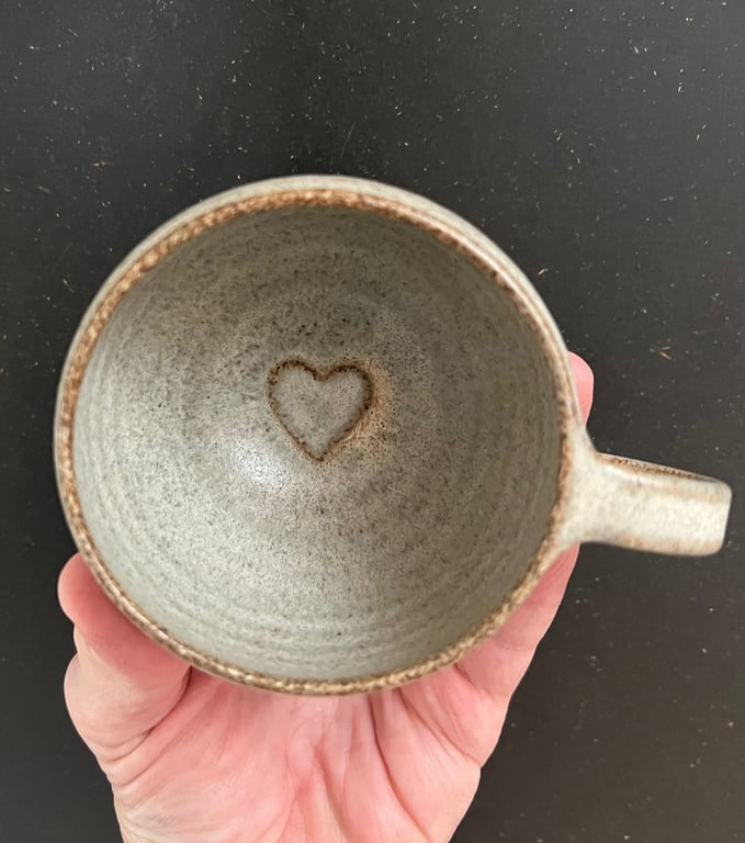 Kop m. hank &amp; hjerte (S) - grå