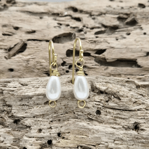 Ørekroge med ferskvandsperler. – produktbillede