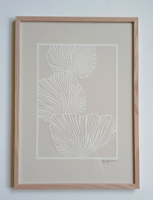 A3 papercut, lys beige, indrammet 