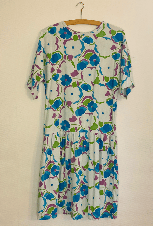 Sol-kjole med retro print