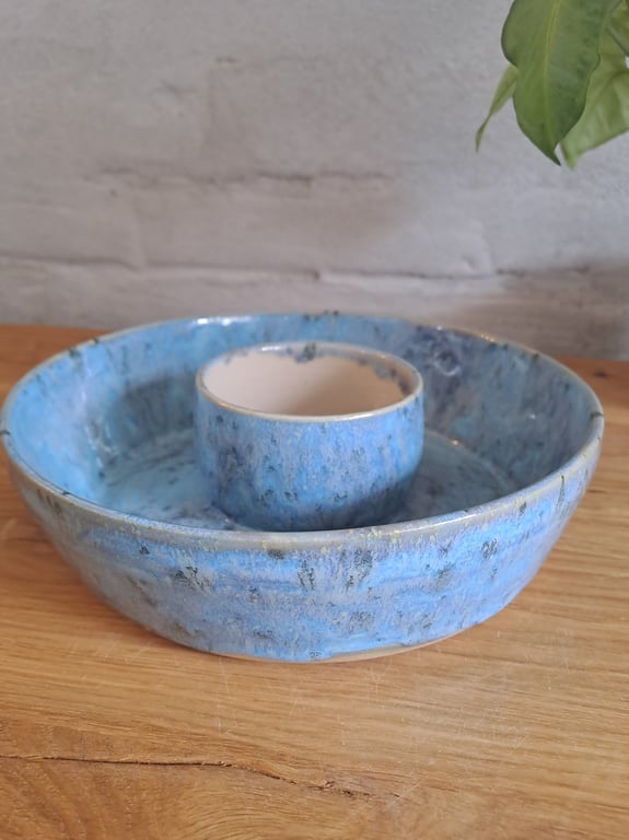 Snackskålen er 19 cm i diameter og 5,5 cm høj