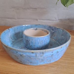 Snackskålen er 19 cm i diameter og 5,5 cm høj – produktbillede