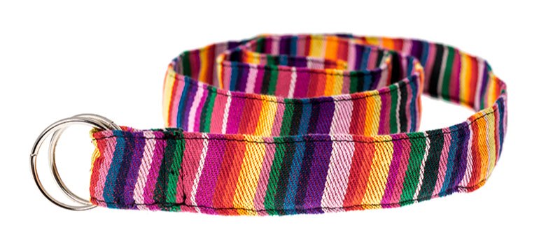 Bælte i skønt farvedesign med dobbelt-ring spænde