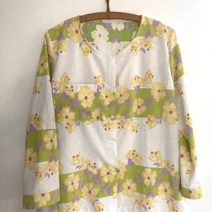 Skjortebluse med brystlomme – produktbillede