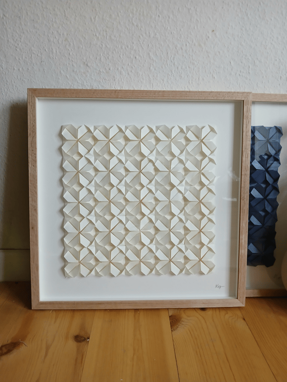 50x50cm foldet papirværk, naturhvid, indrammet