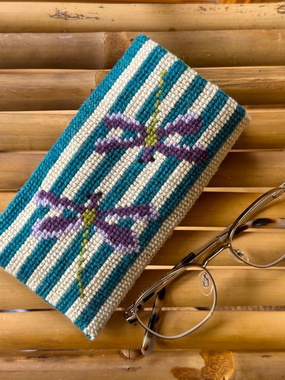 Dragonfly brilleetui 2023-5 Str. 8,5 x 16,5 cm. (3)