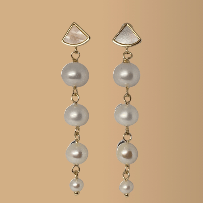 Hvide lange øreringe