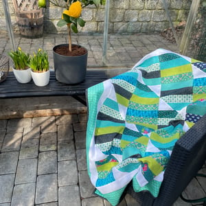 Holbæk tæppet - patchwork tæppe i smukke farver – produktbillede
